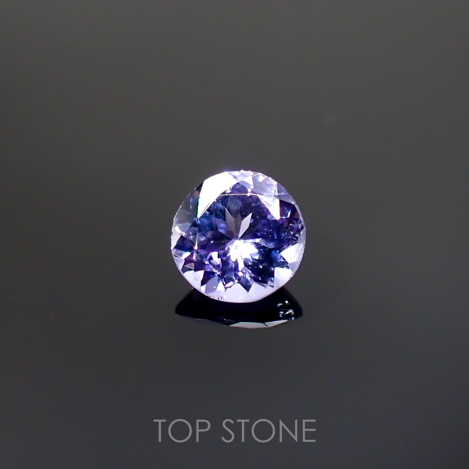 タンザナイト(宝石名タンザナイト)タンザニア産 0.70ct 識別済[220516041]5.9x5.8mm前後
