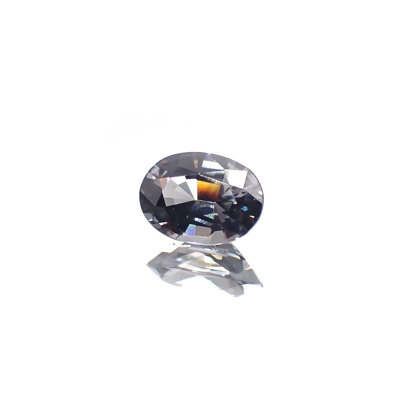 プラチナスピネル(宝石名スピネル) ビルマ産 0.855ct ソ付(彩珠)[250812842]6.8×4.8mm前後