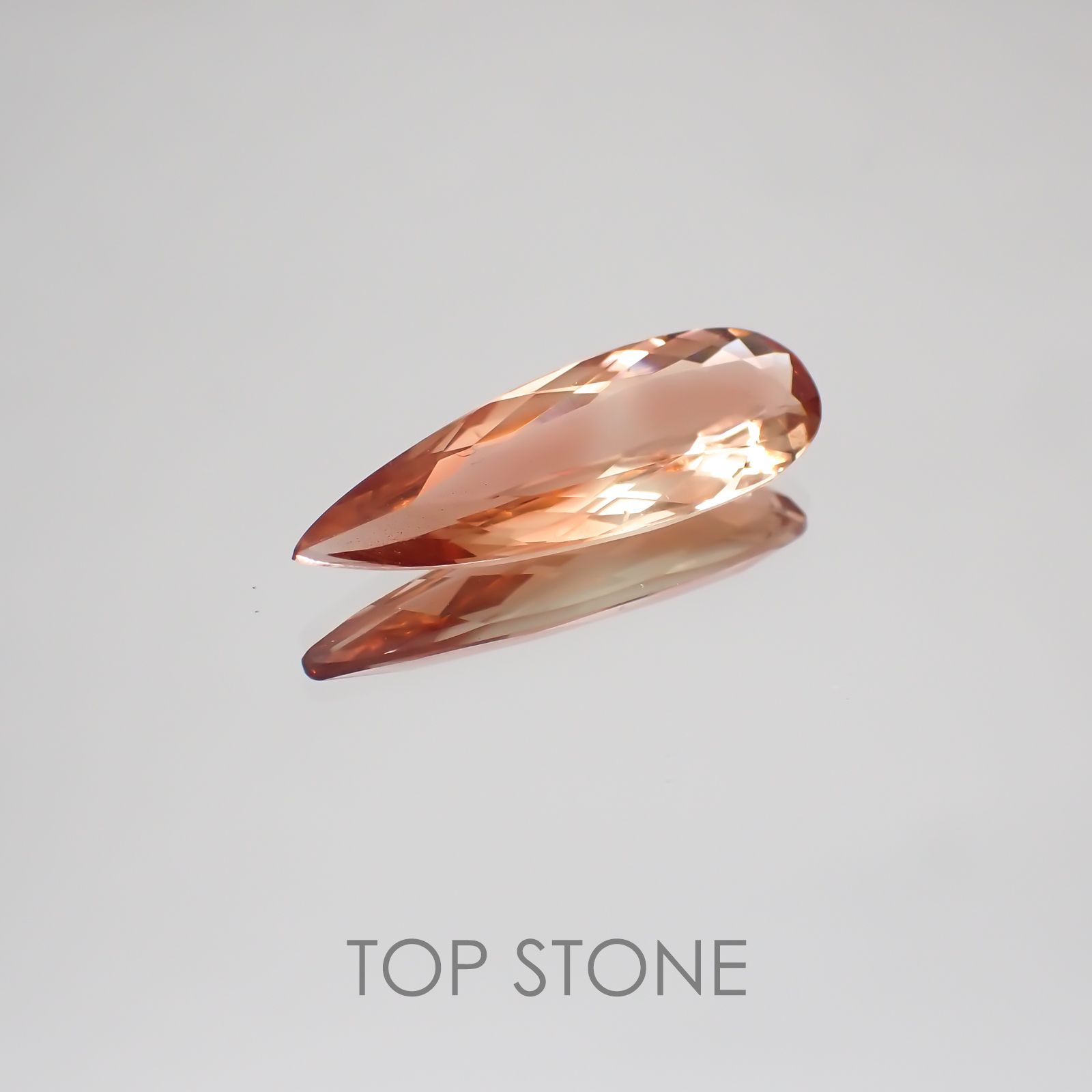 オレゴンサンストーン(宝石名ラブラドライト・サンストーン) アメリカ・オレゴン州産 3.393ct ソ付(彩珠)[20073674]20.7×6.9mm前後