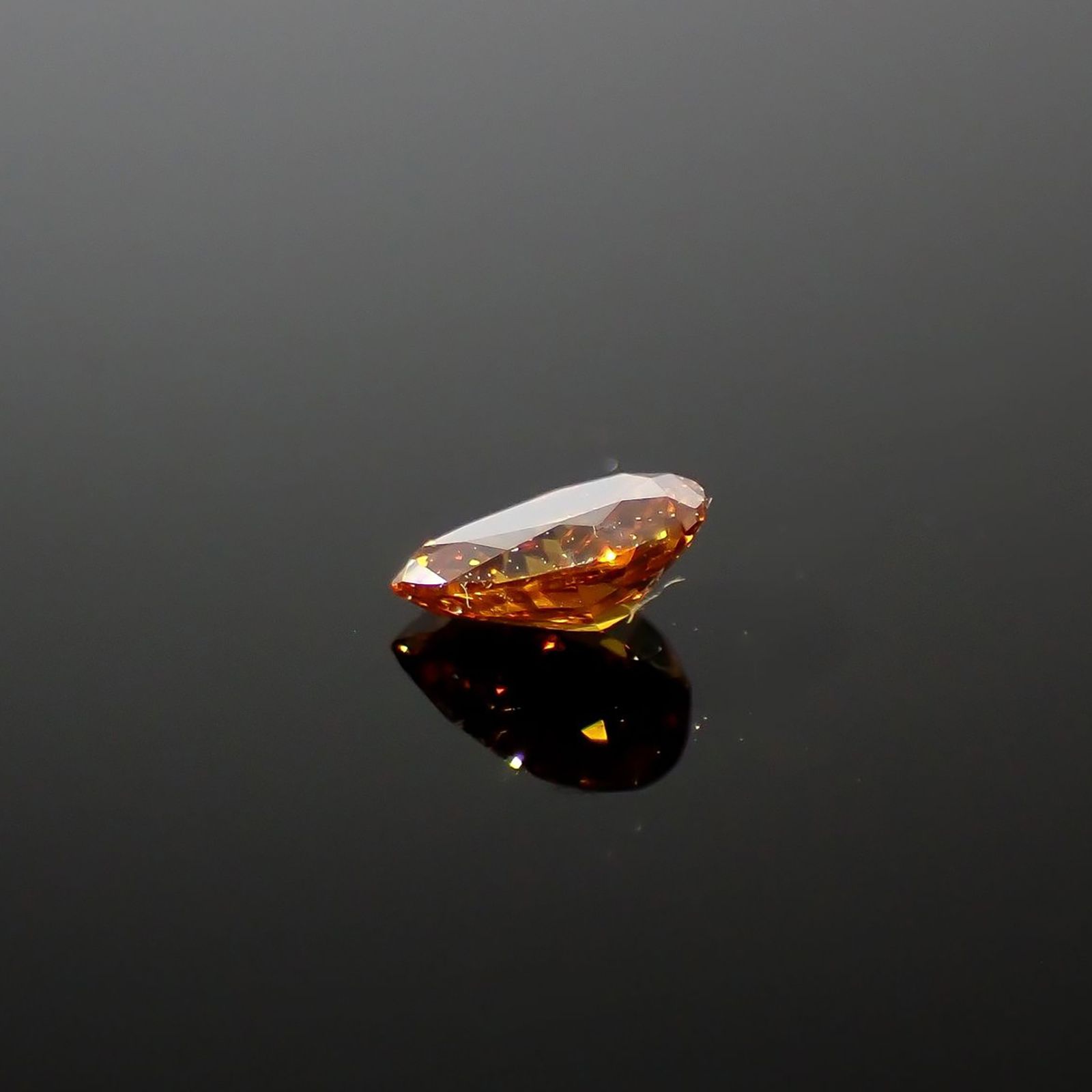 オレンジダイヤモンド SI-1 | FANCY DEEP YELLOW ORANGE(宝石名ダイアモンド) ソ付(CGL) 0.147ct / 4.04x2.97mm前後 [240427043]