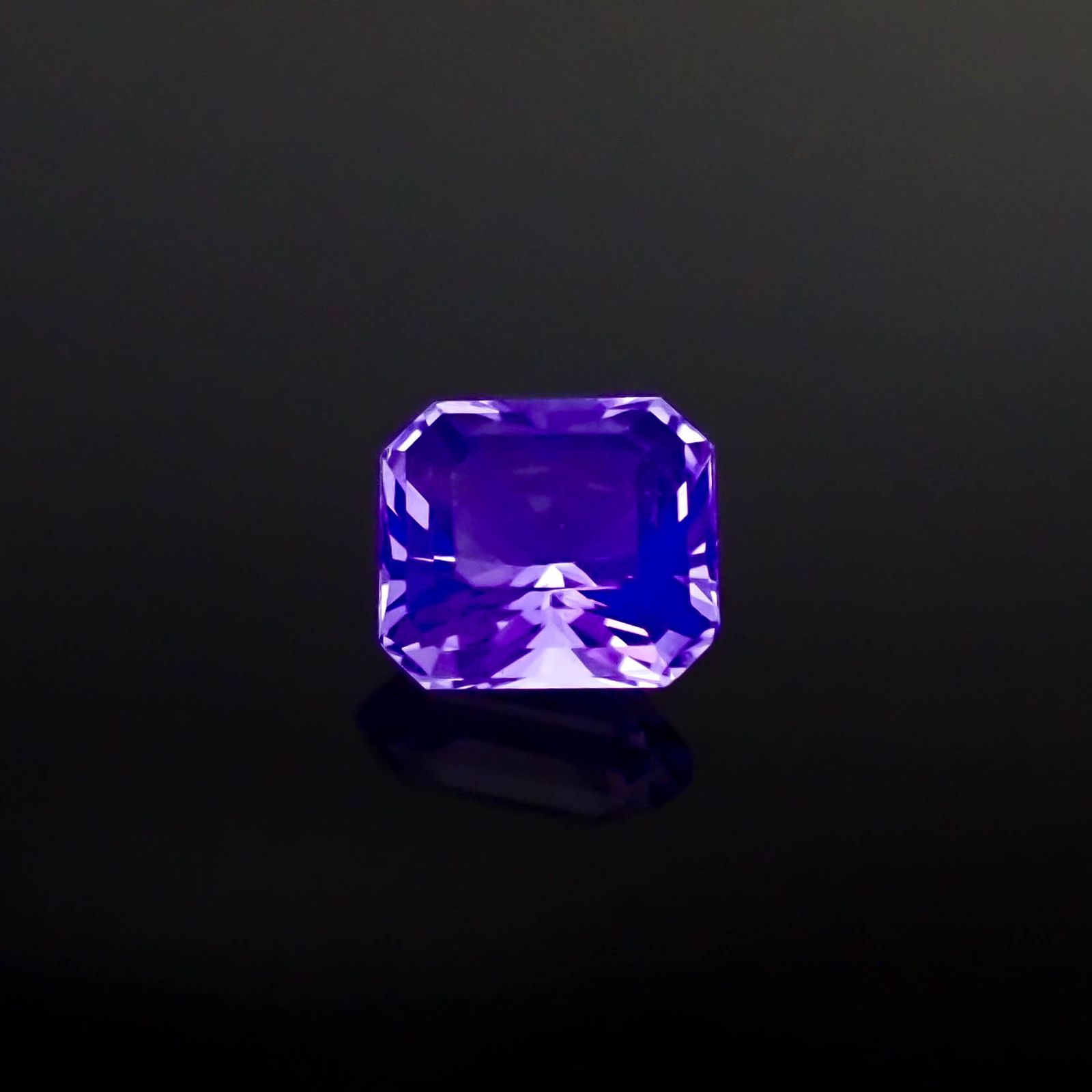 カラーレスフローライト フルオレッセンス イギリス産 3.05ct [250430156]8.6x7.6mm前後