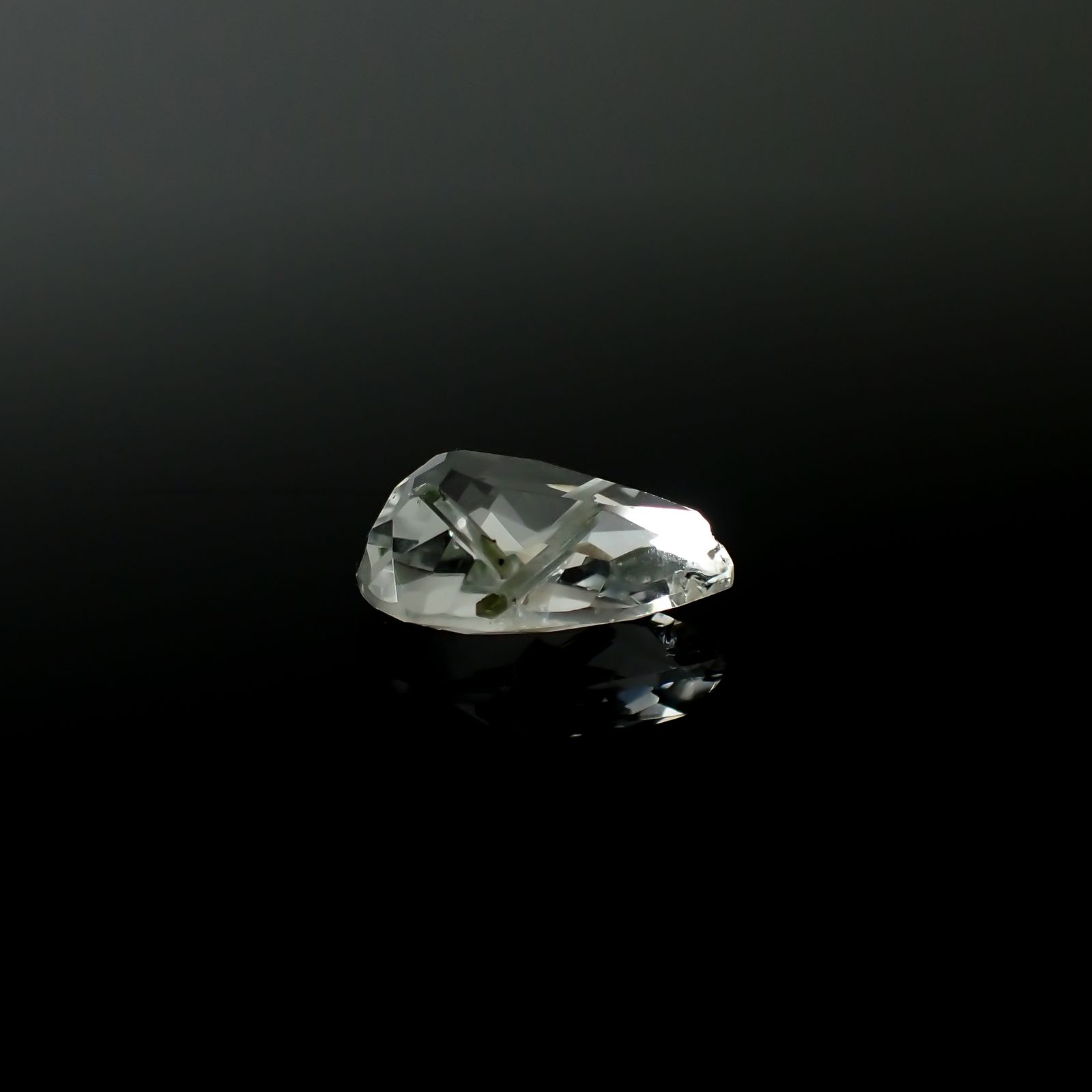 アパタイトイントパーズ(宝石名アパタイト イン トパーズ)ブラジル産 11.67ct 識別済[240225926]17x11.5mm前後