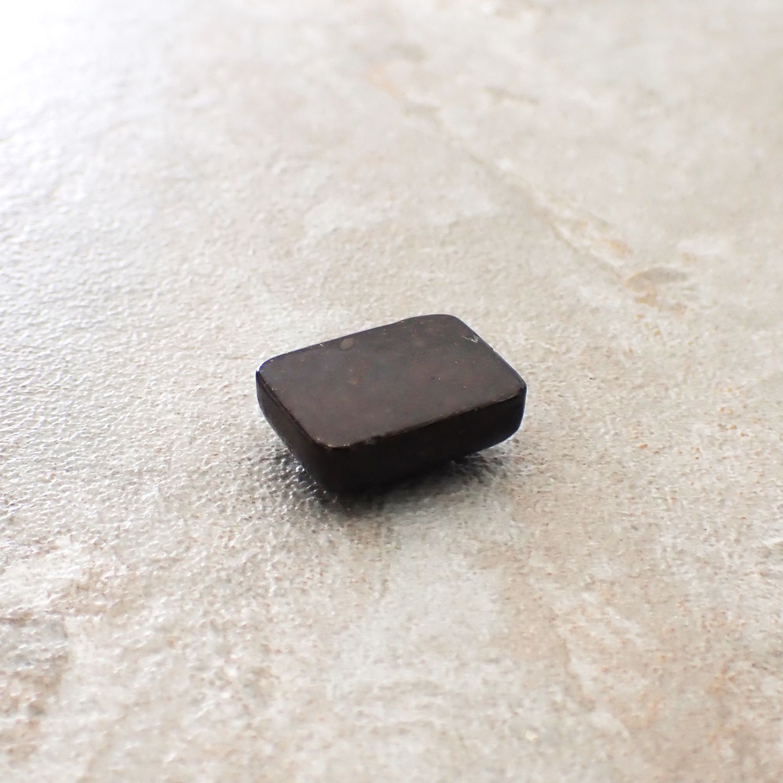 コンドライト隕石 発見地：アフリカ・サハラ砂漠 33.68ct [241029338]20.1x15.1mm前後