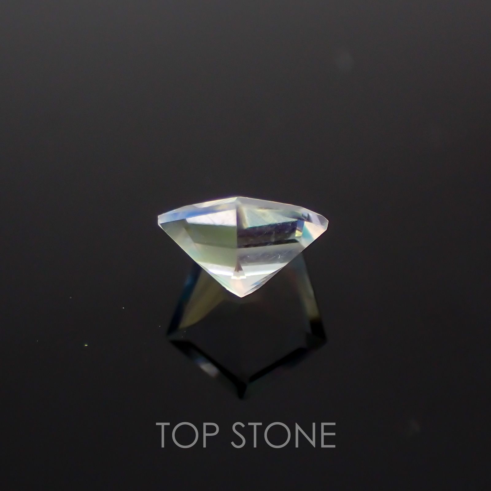 ◇ペンタゴンカット◇レインボームーンストーン(アンデシンラブラドライト) SA マダガスカル産 ルース 0.34ct[21059780]5.2×5.4mm前後