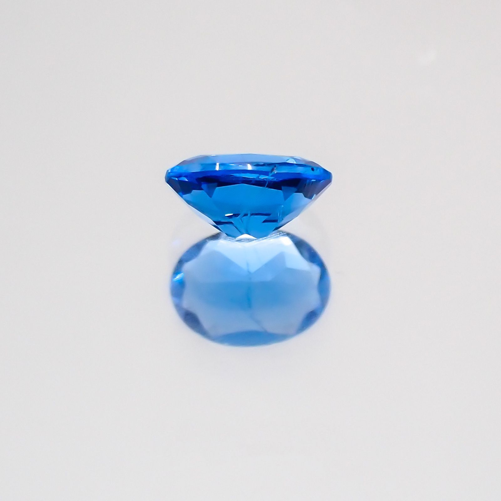 アウイナイト フルオレッセンス(宝石名アウイナイト) ドイツ産 0.103ct ソ付(日独)[21049769]3.7×2.8mm前後