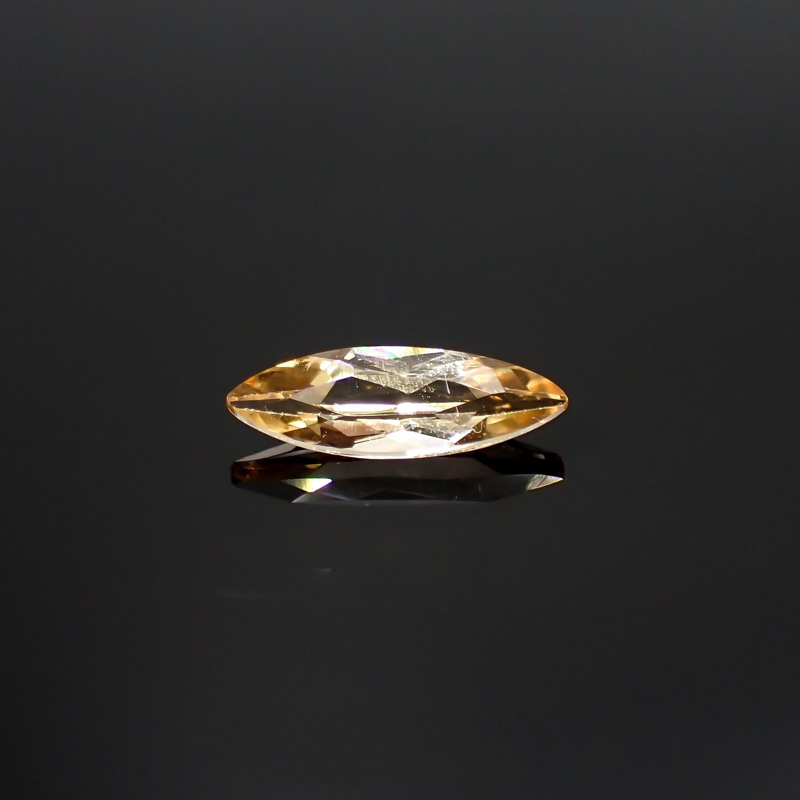 インペリアルトパーズ(宝石名トパーズ)ブラジル産 0.78ct 識別済[220114961]11x3.6mm前後