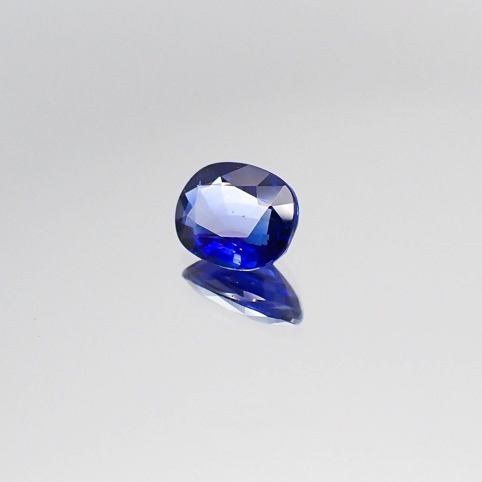 サファイア(宝石名サファイア)スリランカ産 0.97ct 識別済[220717115]6.9x5.3mm前後