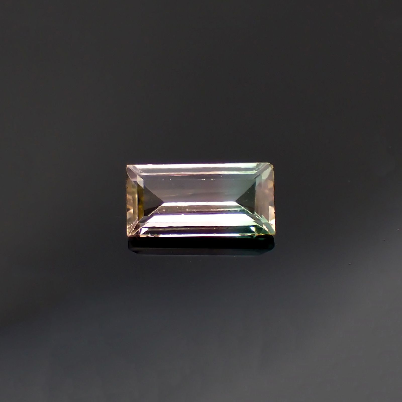 バイカラートルマリン コンゴ民主共和国産 2.59ct[230220537]11.8x5.9mm前後