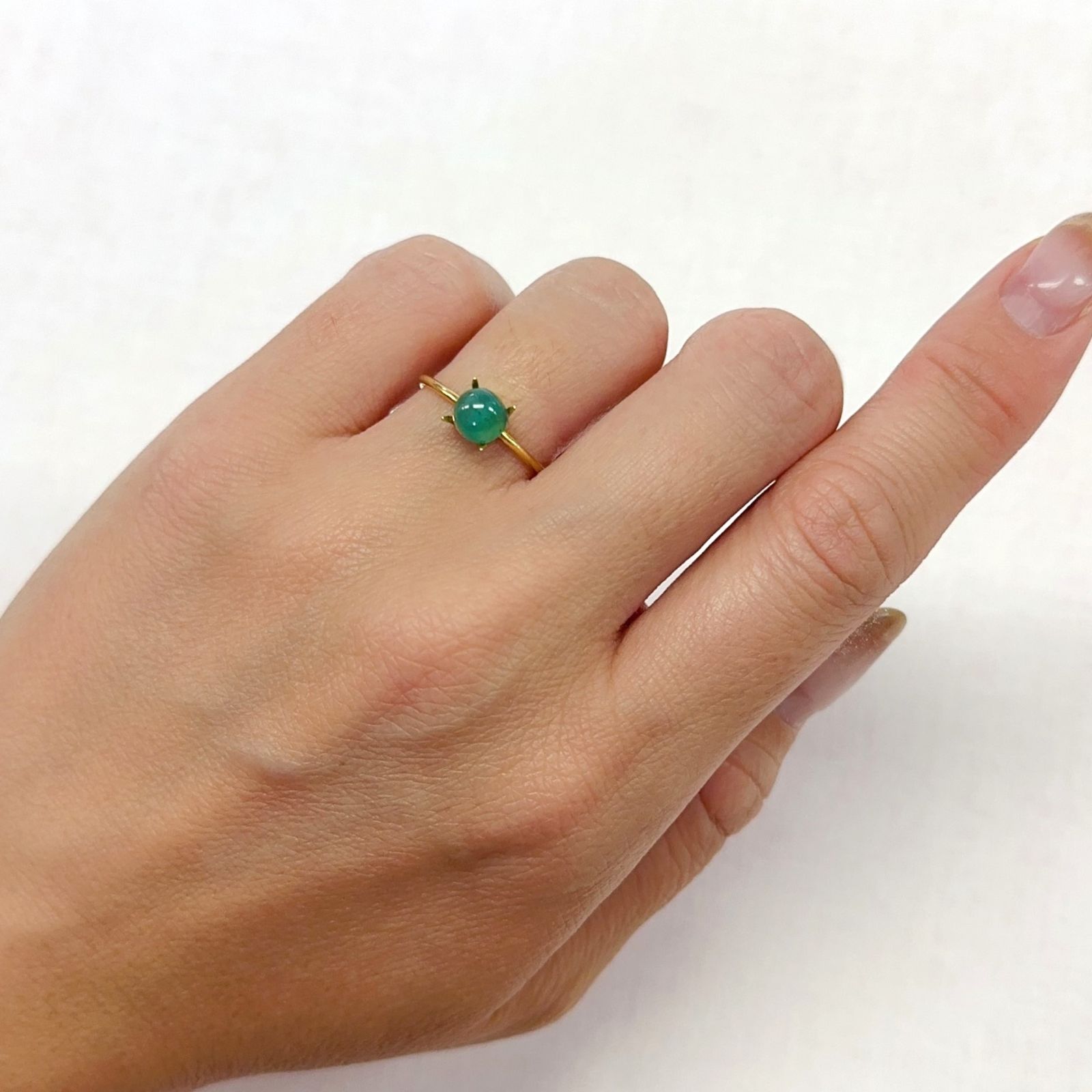 エメラルドキャッツアイ(宝石名エメラルド・キャッツアイ)コロンビア産 1.162ct ソ付(彩珠)[231023867]5.8x5.5mm前後