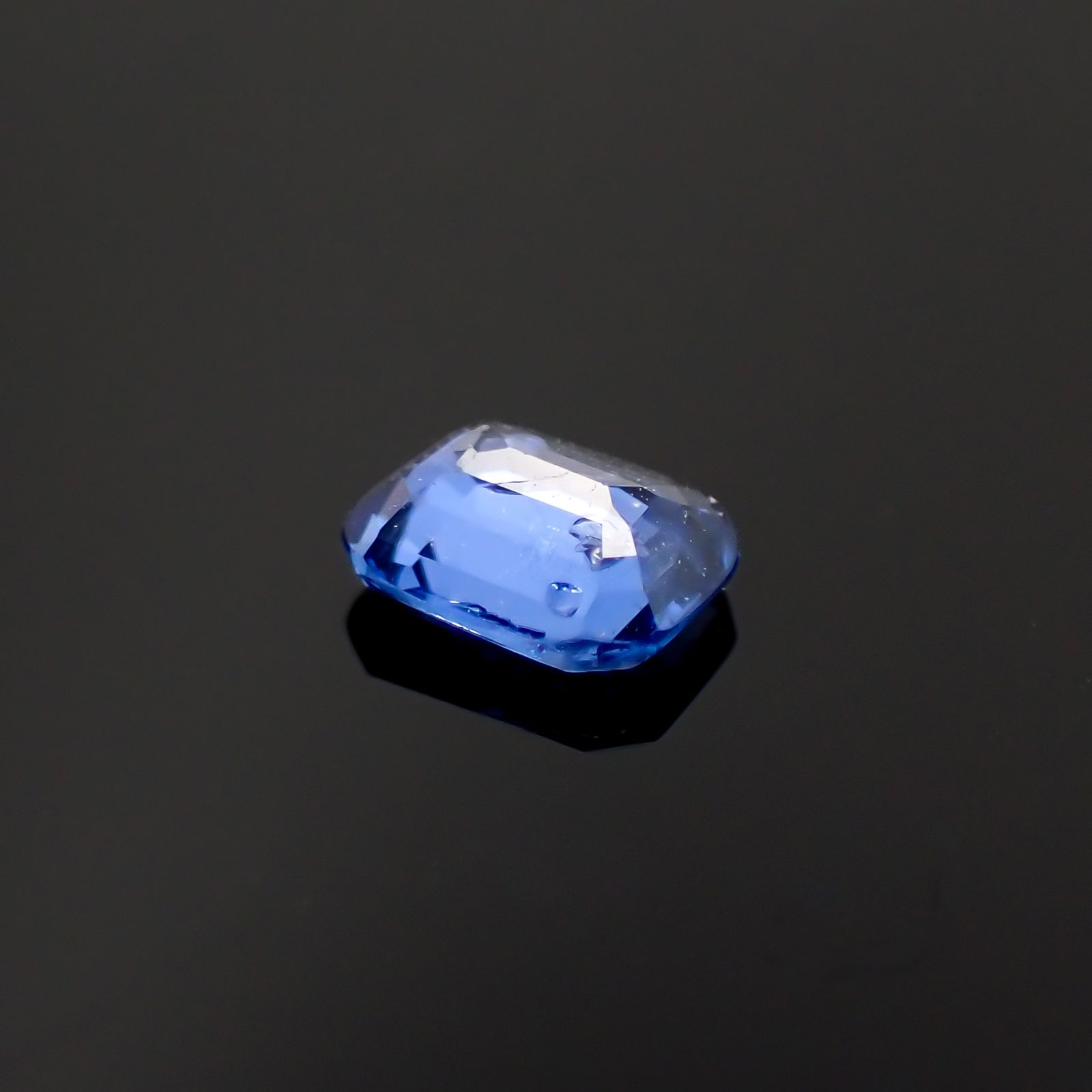 コバルトブルースピネル(宝石名コバルト ブルー・スピネル)ベトナム・ルクイエン産 0.166ct ソ付(彩珠)[230421875]3.7x3mm前後