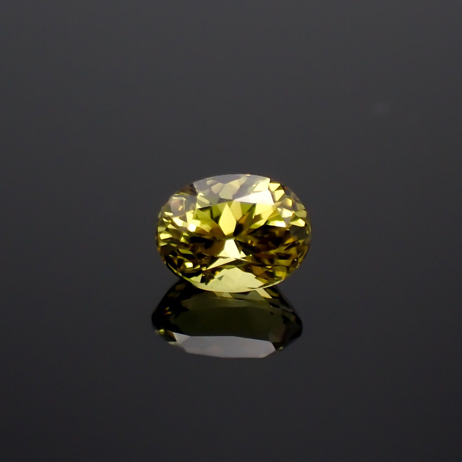 マリガーネット(宝石名グロッシュラー アンドラダイト・ガーネット)マリ共和国産 0.69ct 識別済[231124327]5.7x4.3mm前後