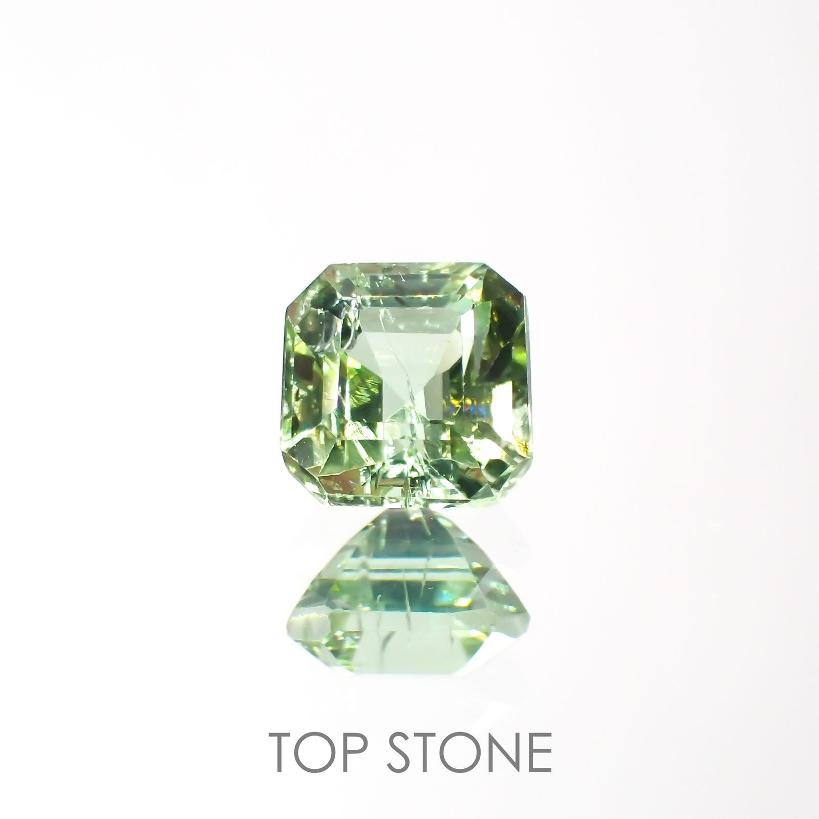 ミントトルマリン(宝石名グリーン・トルマリン) アフガニスタン産 0.59ct 識別済[211013617]4.8×4.8mm前後