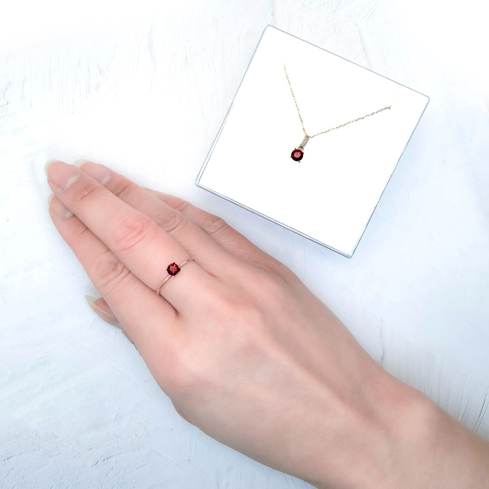 ◇ペアセット◇アントヒルガーネット(クロムパイロープガーネット) アメリカ・アリゾナ州産 0.57ct / 4.1x4.1mm前後 [251231546]