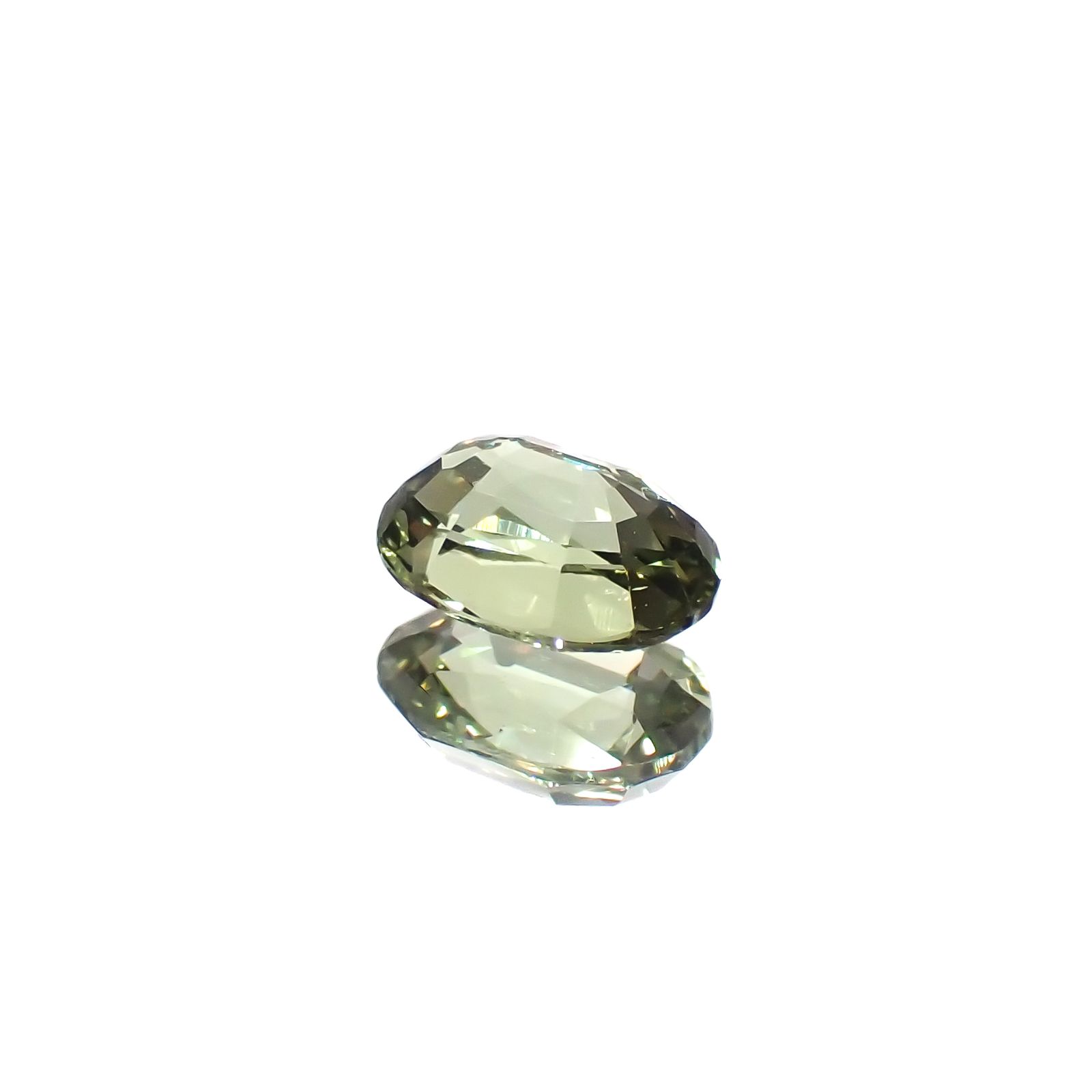 バナジウムクリソベリル(宝石名クリソベリル)マダガスカル産 0.701ct ソ付(日独)[240527637]6.11x4.44mm前後