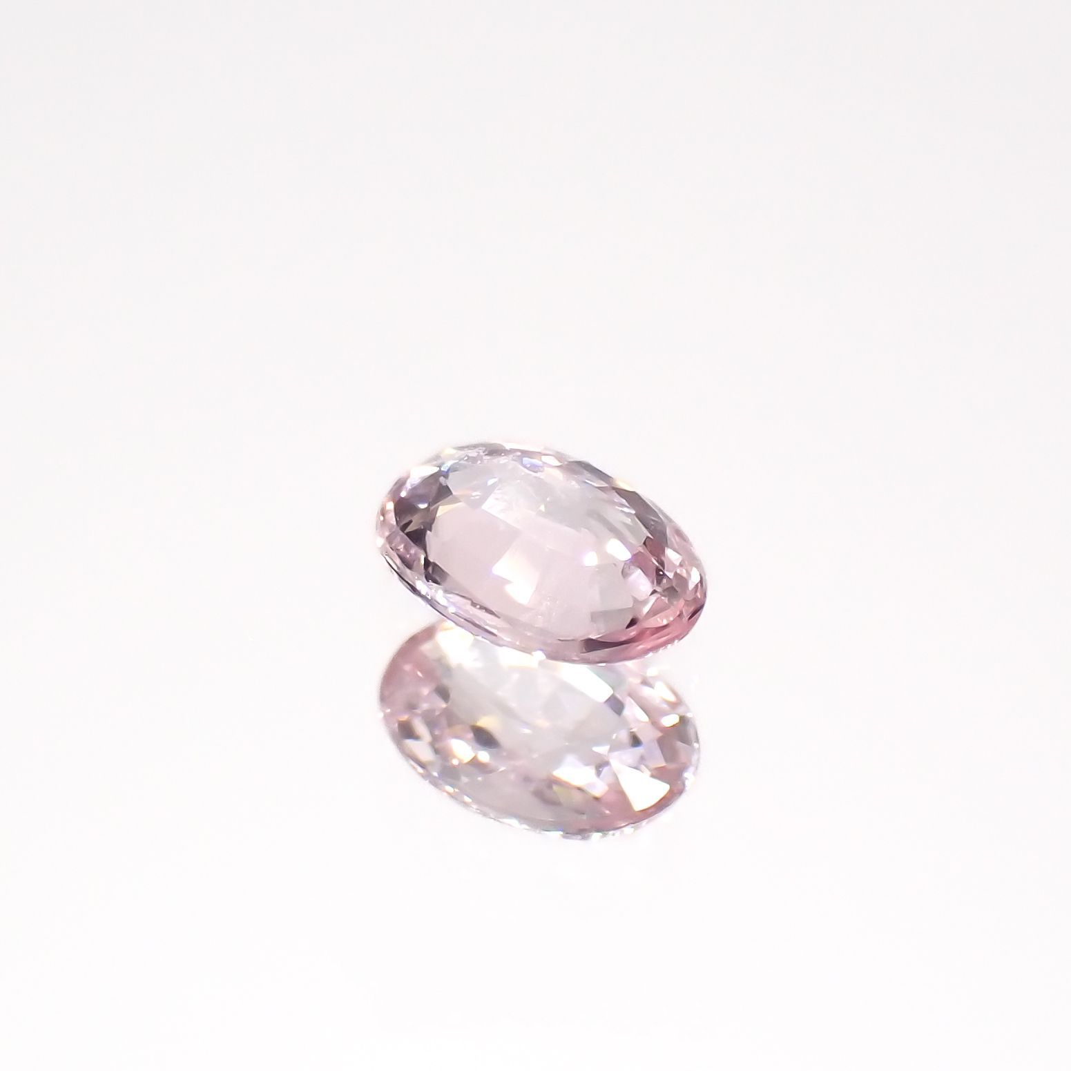 パパラチャサファイア(宝石名サファイア/別名パパラチャ・サファイア)スリランカ産 0.305ct ソ付(日独)[220616593]4.8x3.6mm前後