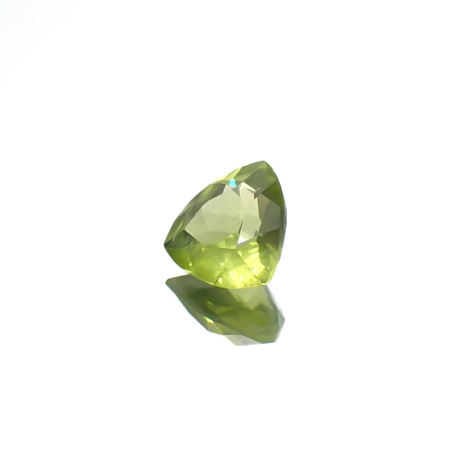 グリーンエンスタタイト(宝石名グリーン・エンスタタイト)カメルーン産 0.78ct 識別済[240125618]6.3x6.1mm前後