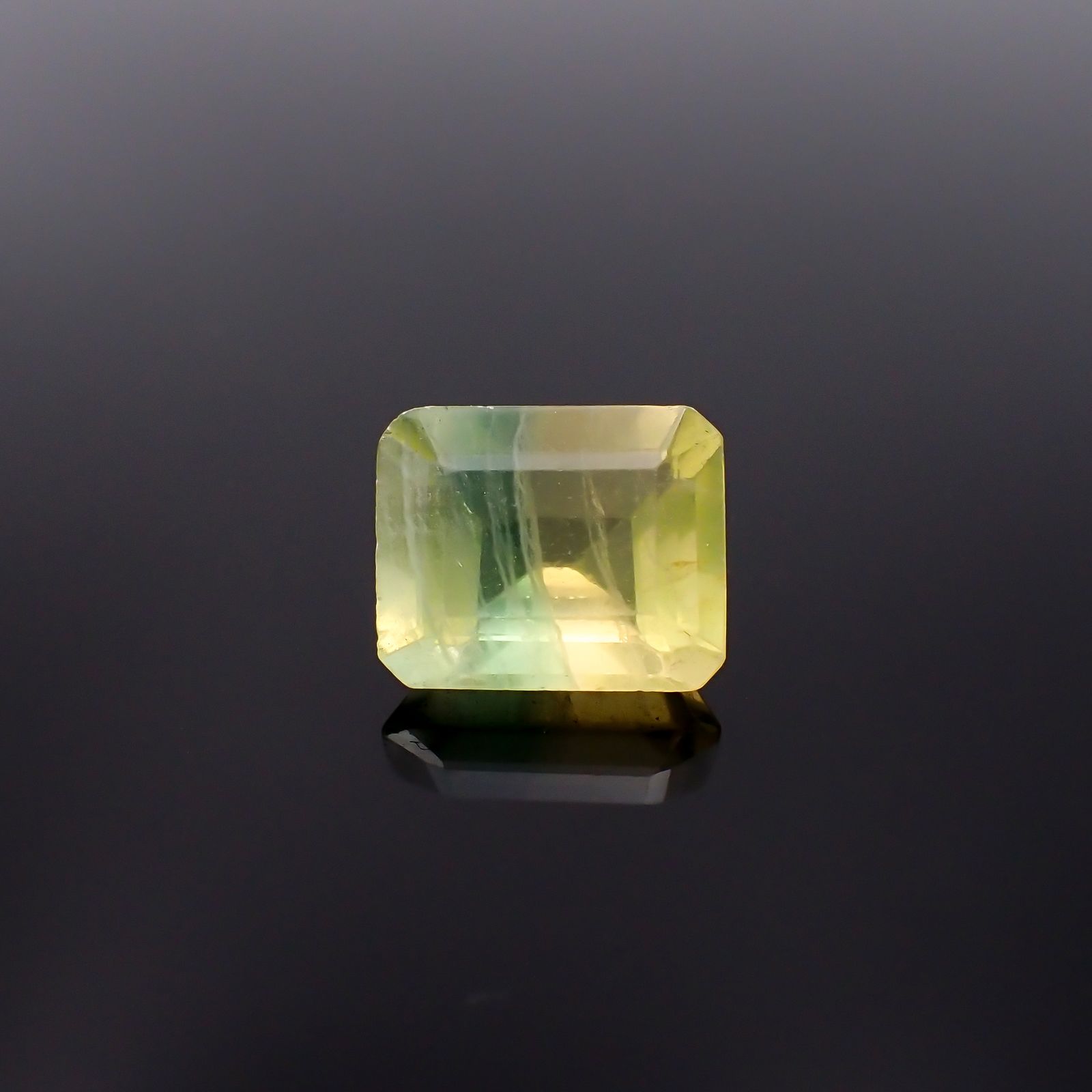 バイカラーフローライト フルオレッセンス ブラジル産 5.09ct[230722971]10.9x9mm前後
