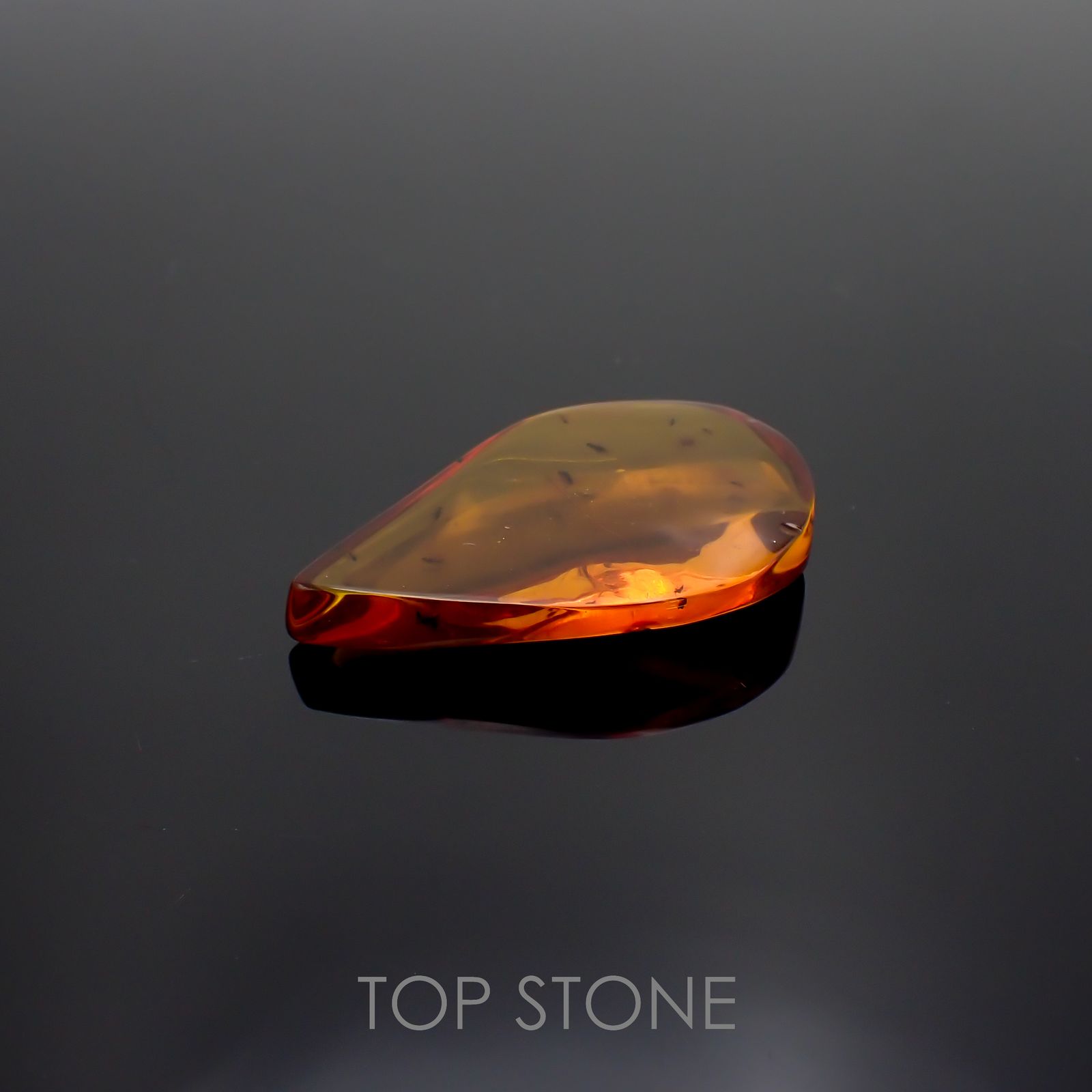 虫入り琥珀 コロンビア産 27.60ct[221018552]45.5x26.8mm前後