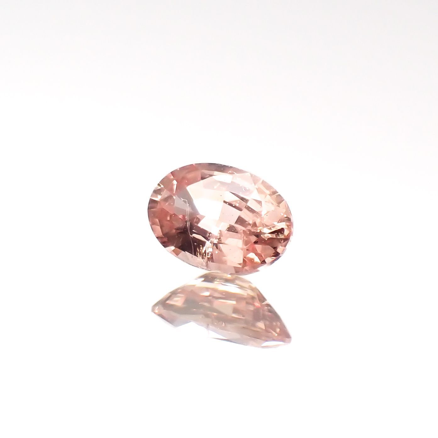 パパラチャサファイア(宝石名サファイア/別名パパラチャ・サファイア)スリランカ産 0.117ct ソ付(日独)[221219636]3.57x2.52mm前後