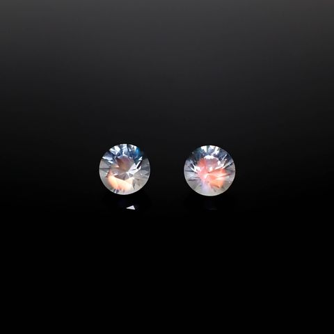 ◇ペアセット◇レインボームーンストーン マダガスカル産 0.66ct(2pcs合計) 識別済[250430313]4.5x4.5mm前後