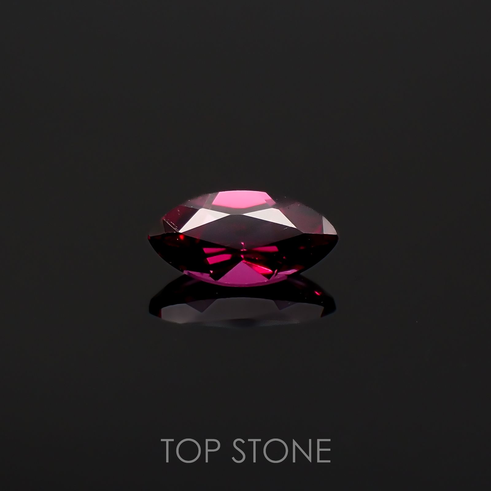 クロムパイロープガーネット(宝石名(含クロム) パイロープ・ガーネット)アメリカ・アリゾナ州産 0.18ct 識別済[221018403]5.1x2.6mm前後