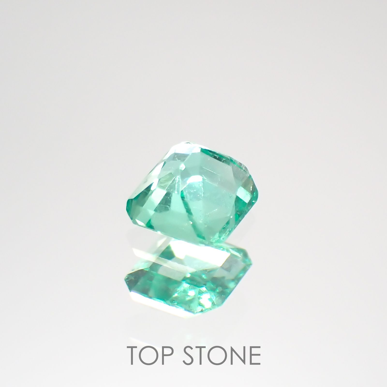 エメラルド(宝石名エメラルド) コロンビア産 0.15ct 識別済[201812832]3.2×3mm前後