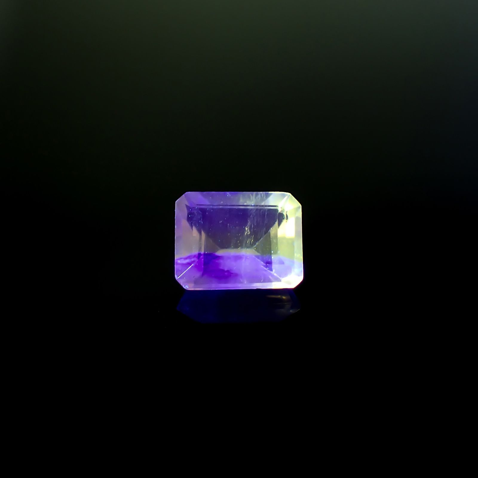 バイカラーフローライト フルオレッセンス ブラジル産 3.68ct / 10x7