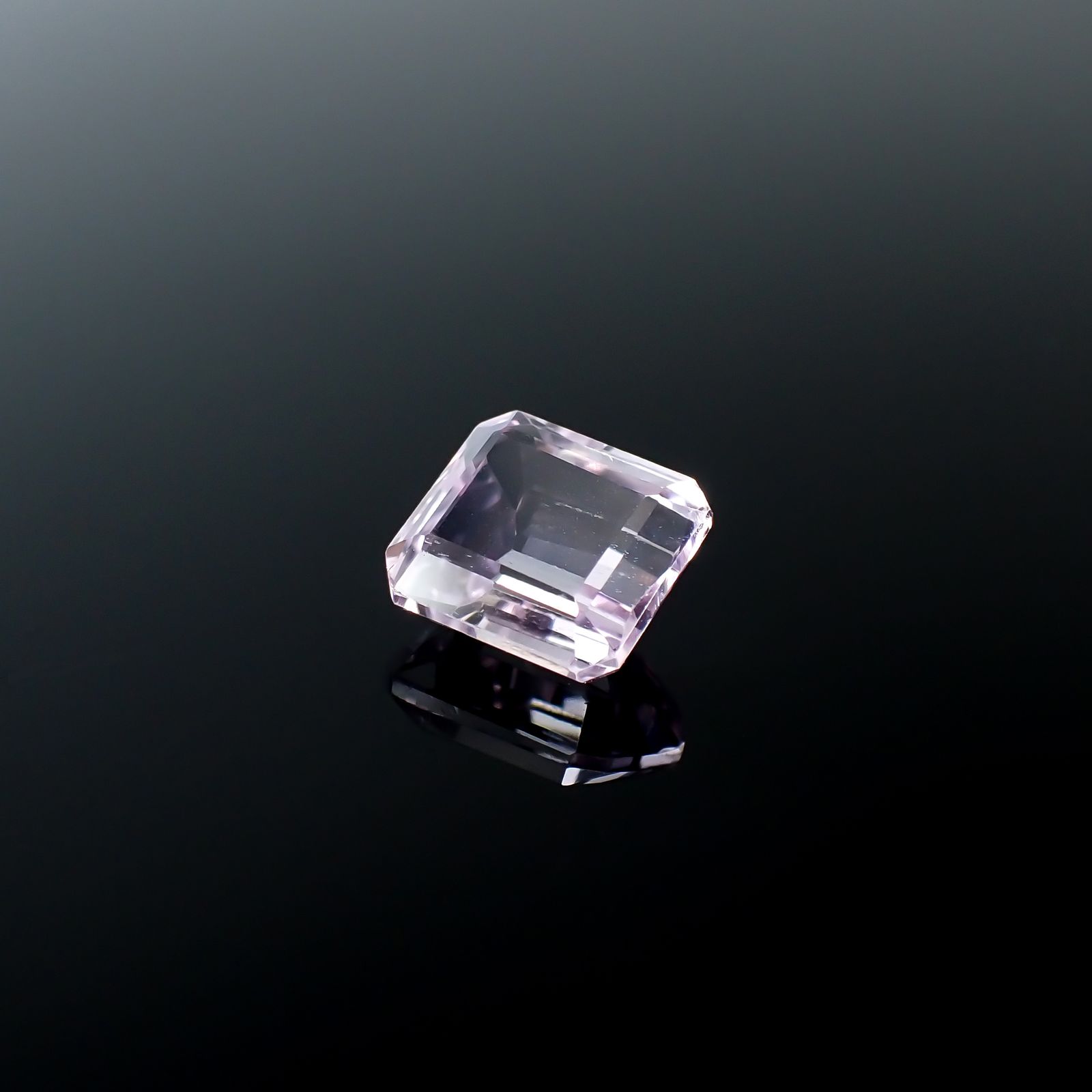 クンツァイト アフガニスタン産 4.06ct[231224711]9.2x8.4mm前後