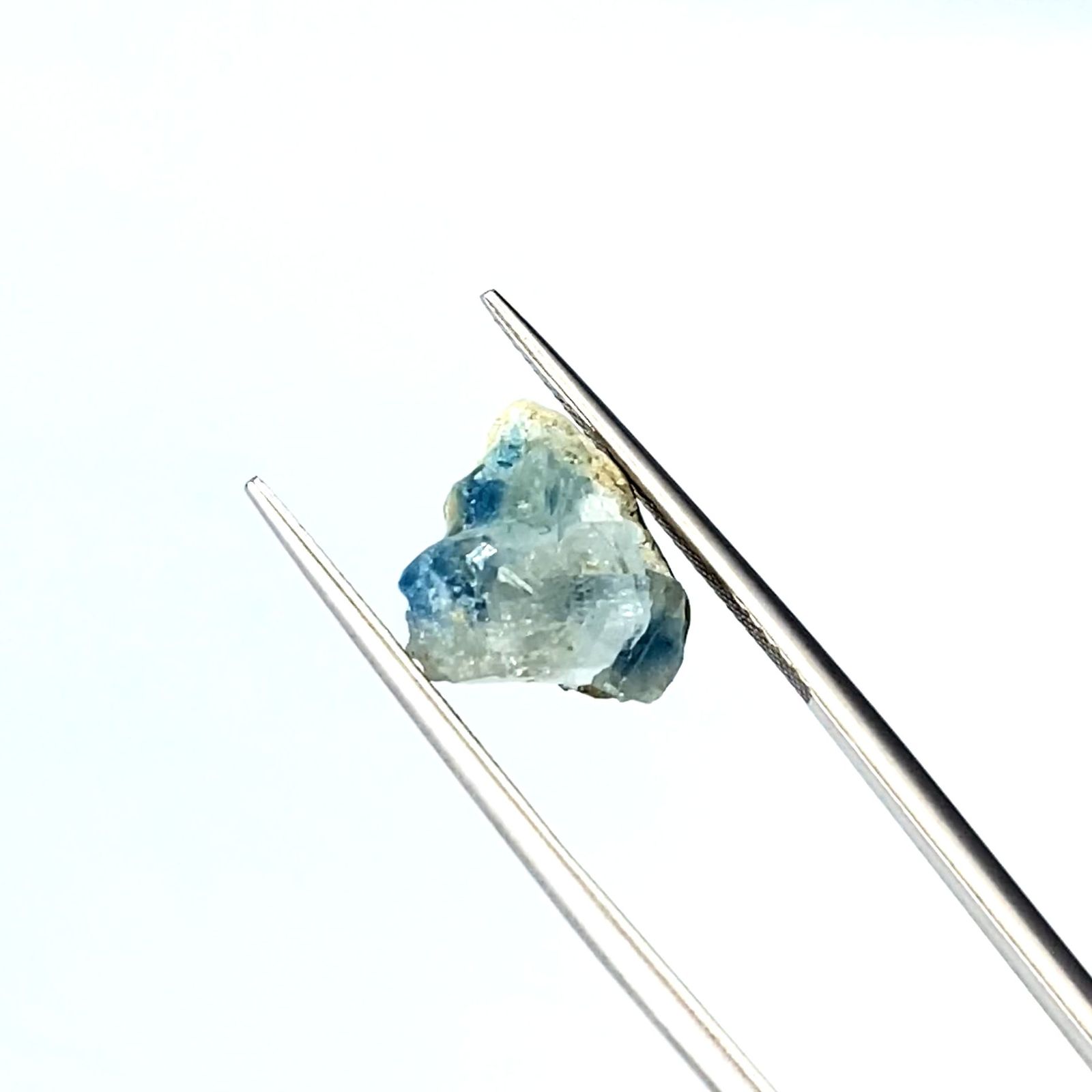 ユークレース 原石 ブラジル産 4.49ct[220115359]10.8x10.5mm前後