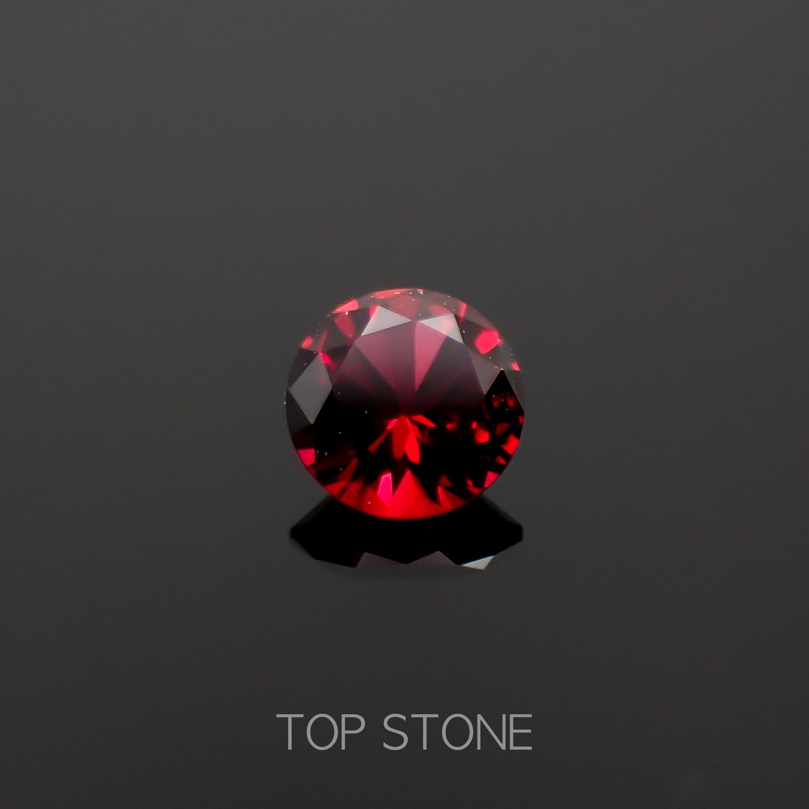 レッドスピネル ビルマ/マダガスカル産 0.18ct[230220549]3.6x3.6mm前後