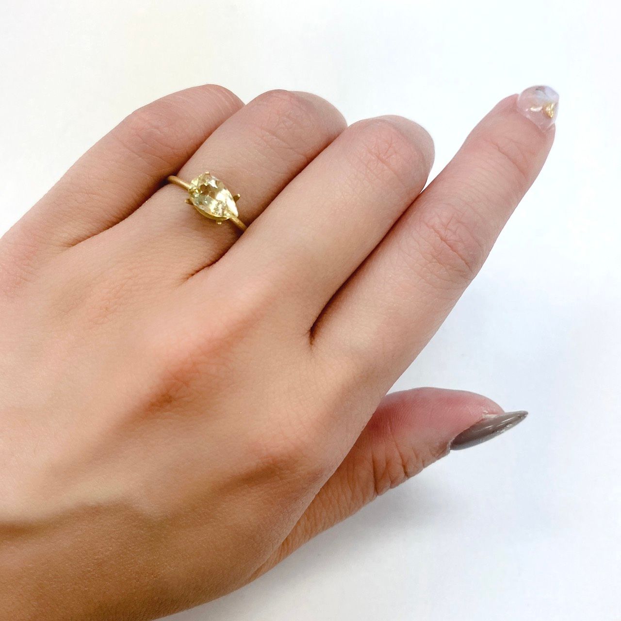 ブラジリアナイト(宝石名ブラジリアナイト) ブラジル産 1.08ct 識別済[210510749]8.9×5.3mm前後