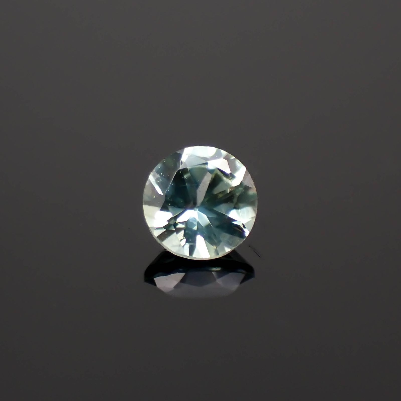 モンタナサファイア アメリカ・モンタナ州産 0.32ct[230823031]3.9x3.9mm前後