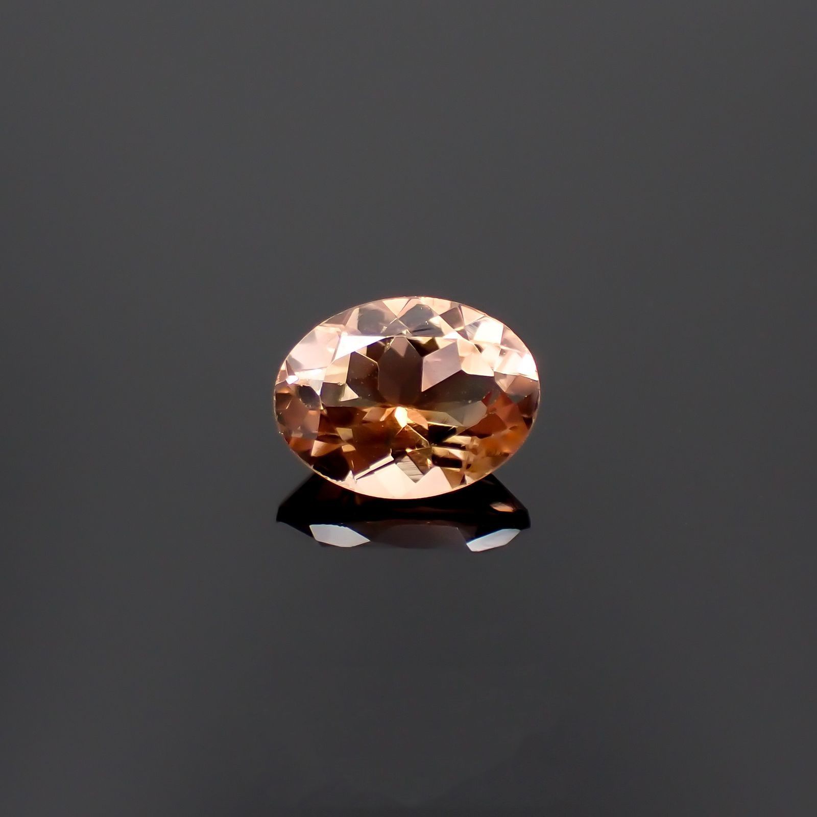 オレンジトルマリン(宝石名トルマリン)コンゴ民主共和国産 識別済 1.28ct / 8x6.2mm前後 [260120853]