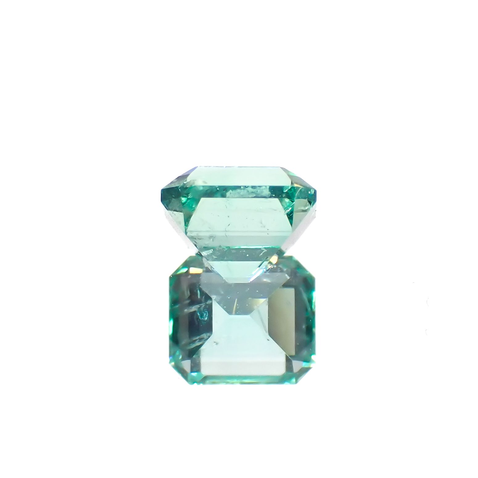 ノンオイル エメラルド ロシア産 0.38ct[230421689]4.4x3.8mm前後