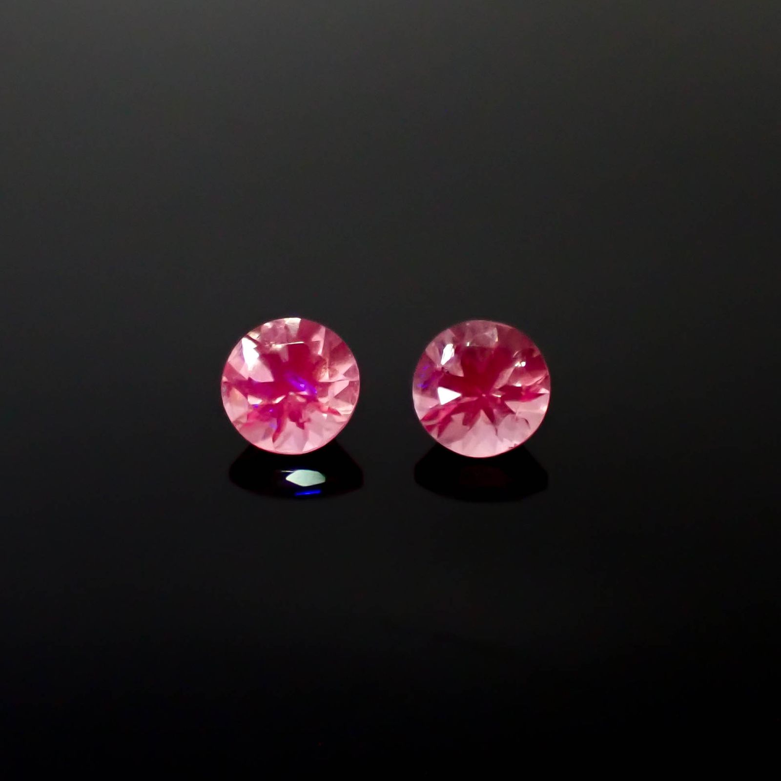 ◇ペアセット◇ピンクスピネル タンザニア産 0.39ct(2pcs合計) [250730791]3.4x3.4mm前後