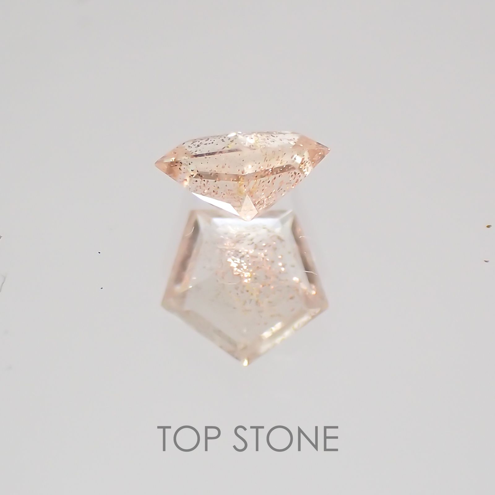 ◇ペンタゴンカット◇オレゴンサンストーンSA アメリカ産 ルース 0.15ct[21059541]4.1×4.1mm前後