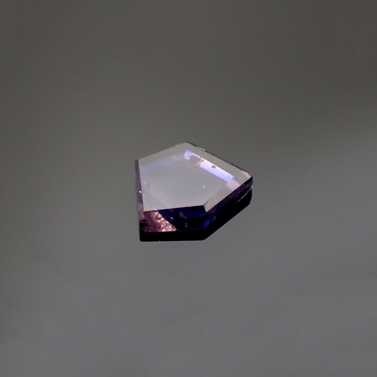 ◇カスタムカット◇ウィンザーサファイア(宝石名サファイア)タンザニア・ウィンザー産 識別済 0.92ct / 7.6x6.2mm前後 [220515948]