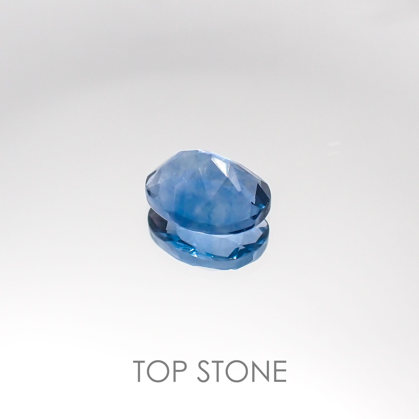カラーチェンジフローライト ブラジル産 ルース 2.9ct[20095829]10.2×8.1mm前後