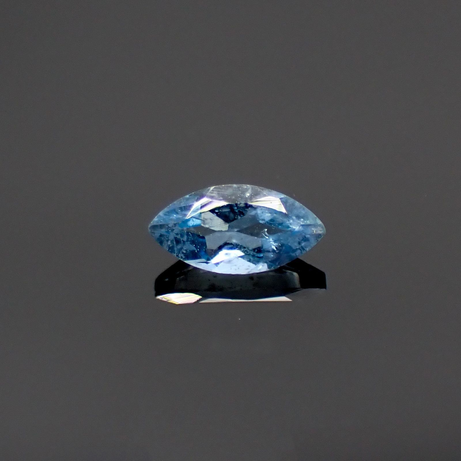 サンタマリアアクアマリン(宝石名アクアマリン) ブラジル産 0.24ct 識別済[210611408]6.1×3mm前後
