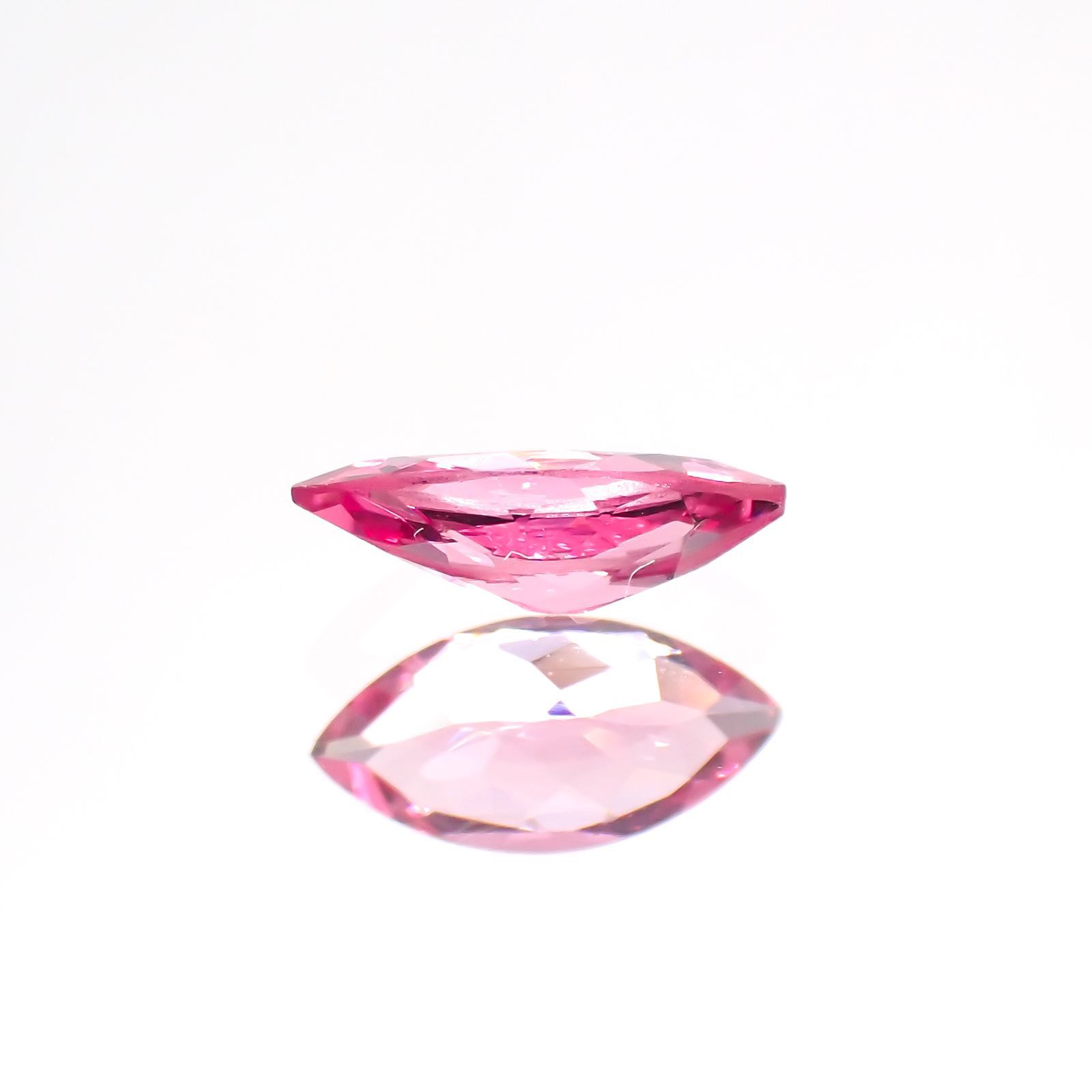 ホットピンクスピネル(宝石名ピンク・スピネル)タンザニア産 0.35ct 識別済[230823040]7x3.4mm前後
