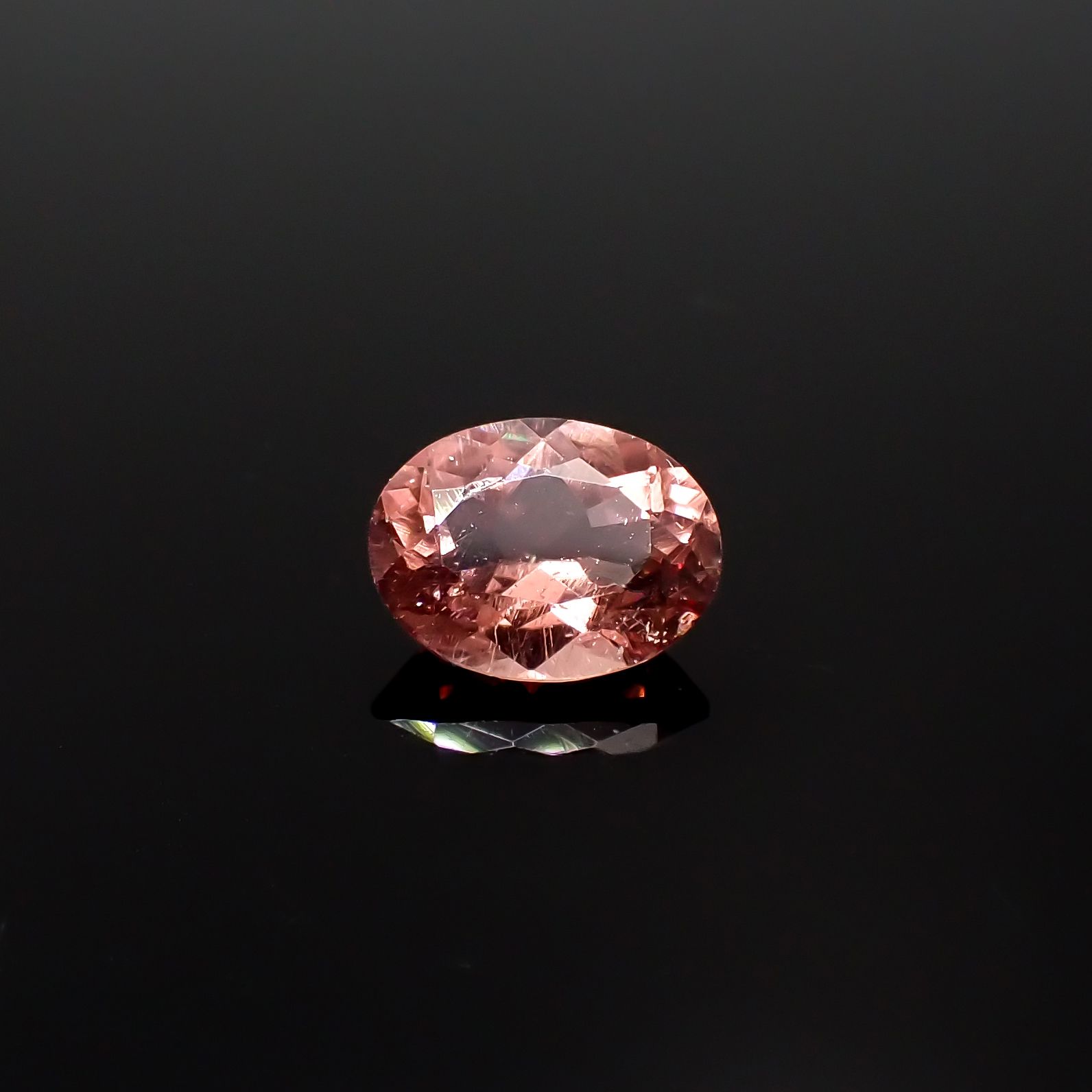 ピンクアパタイト ブラジル産 0.98ct [251224921]7.2x5.6mm前後
