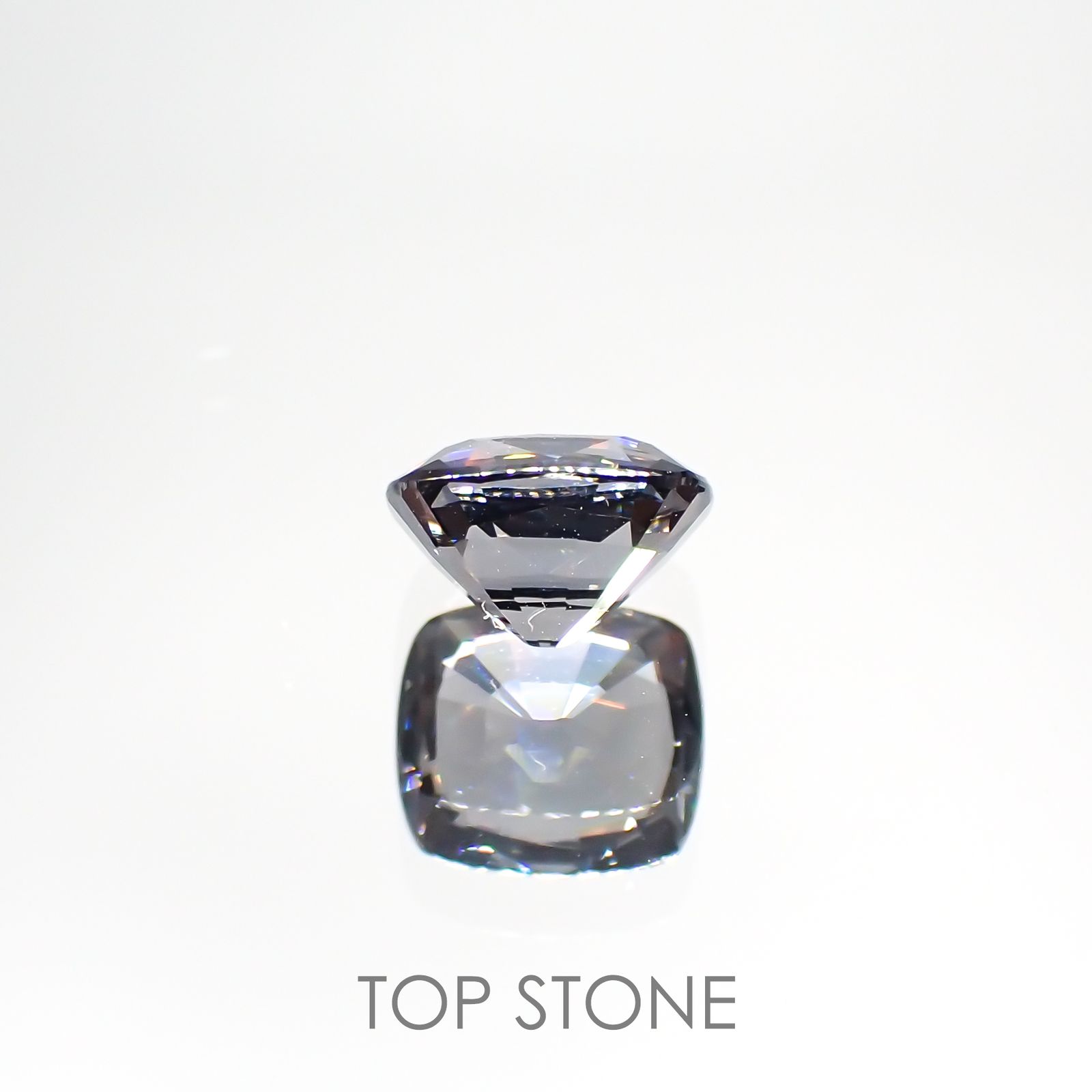 プラチナスピネル(宝石名スピネル) ビルマ産 1.305ct ソ付(彩珠)[210913317]6.8×6mm前後