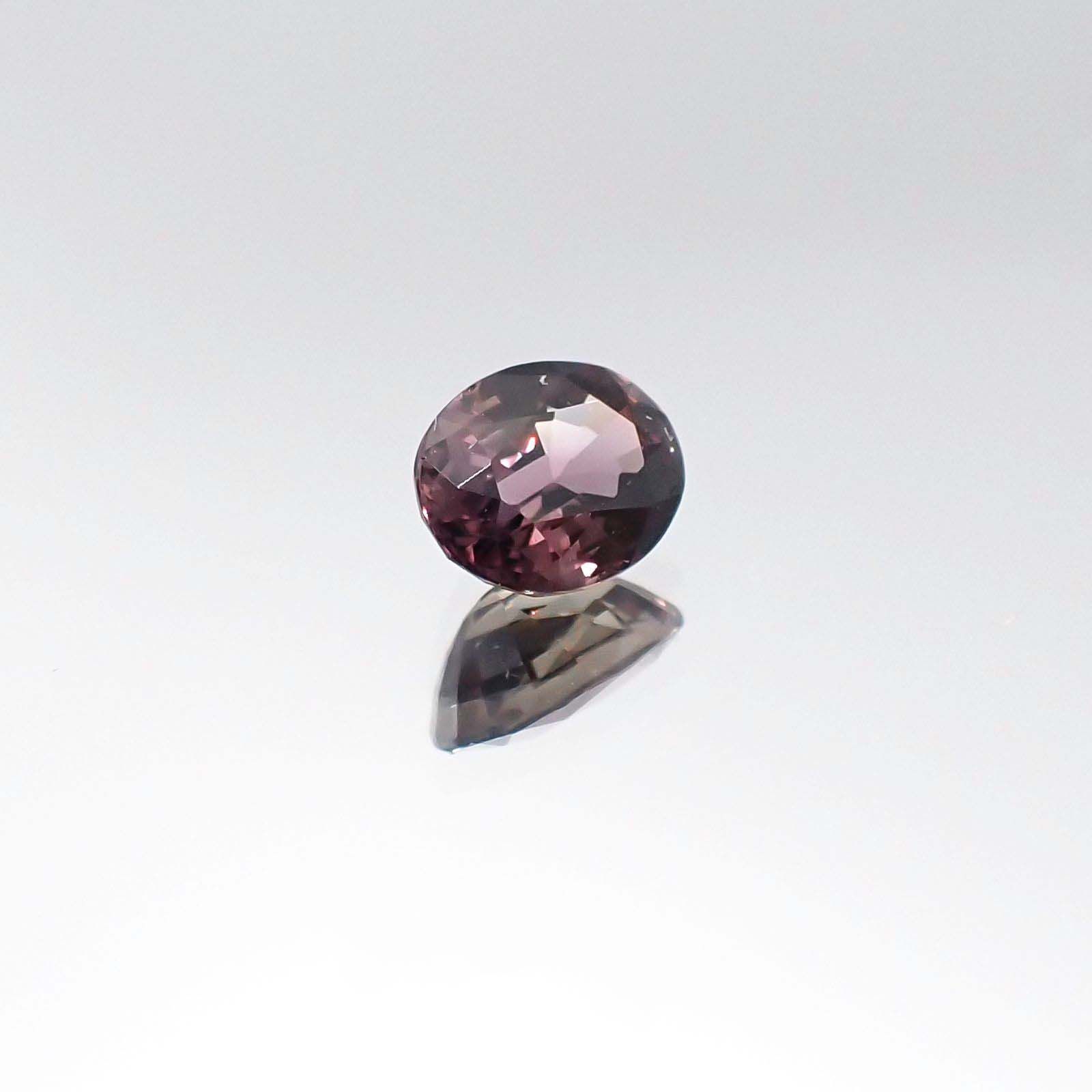 カラーチェンジサファイア 非加熱(宝石名サファイア)タンザニア産 0.61ct 識別済[230622424]5.7x4.4mm前後