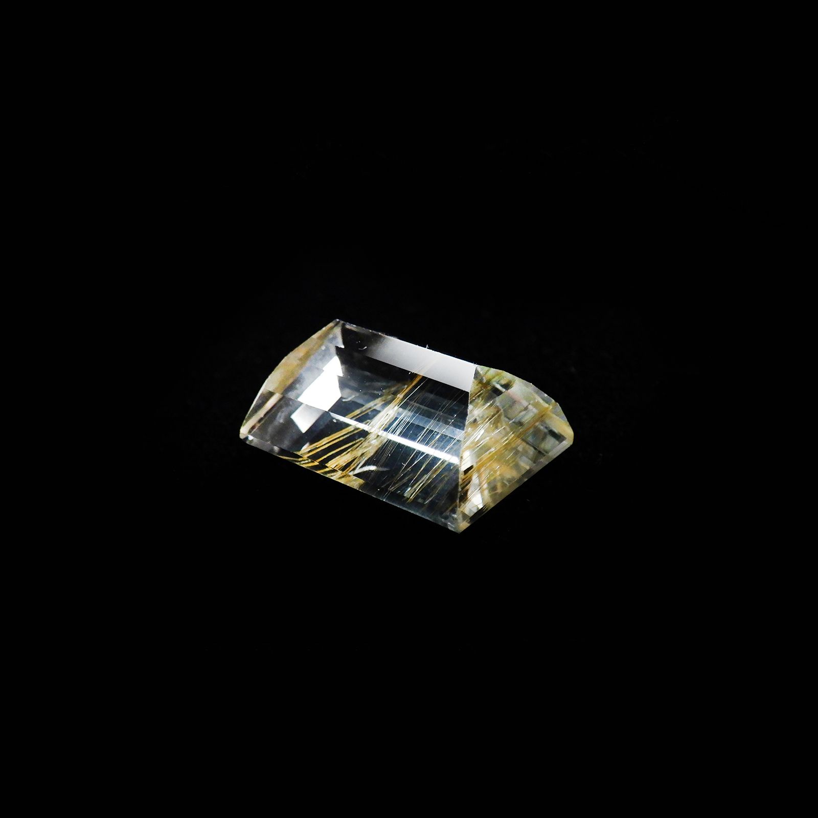 ニードルインブルートパーズ（チューブインブルートパーズ） ブラジル・ミナスジェライス州産 15.59ct[240125506]15.5x11.3mm前後