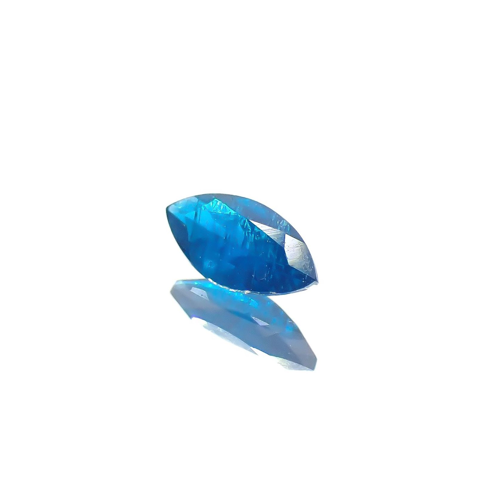 アウイナイト フルオレッセンス(宝石名アウイナイト)ドイツ産 識別済 0.098ct / 5.1x2.5mm前後 [260527505]