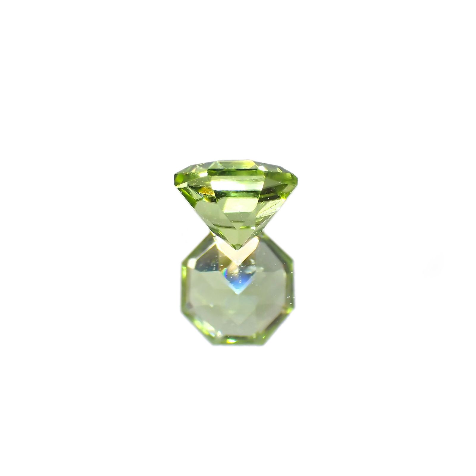 ◇オクタゴンカット◇ペリドット(宝石名ペリドット) パキスタン産 0.63ct 識別済 [210913109]5.1×5mm前後