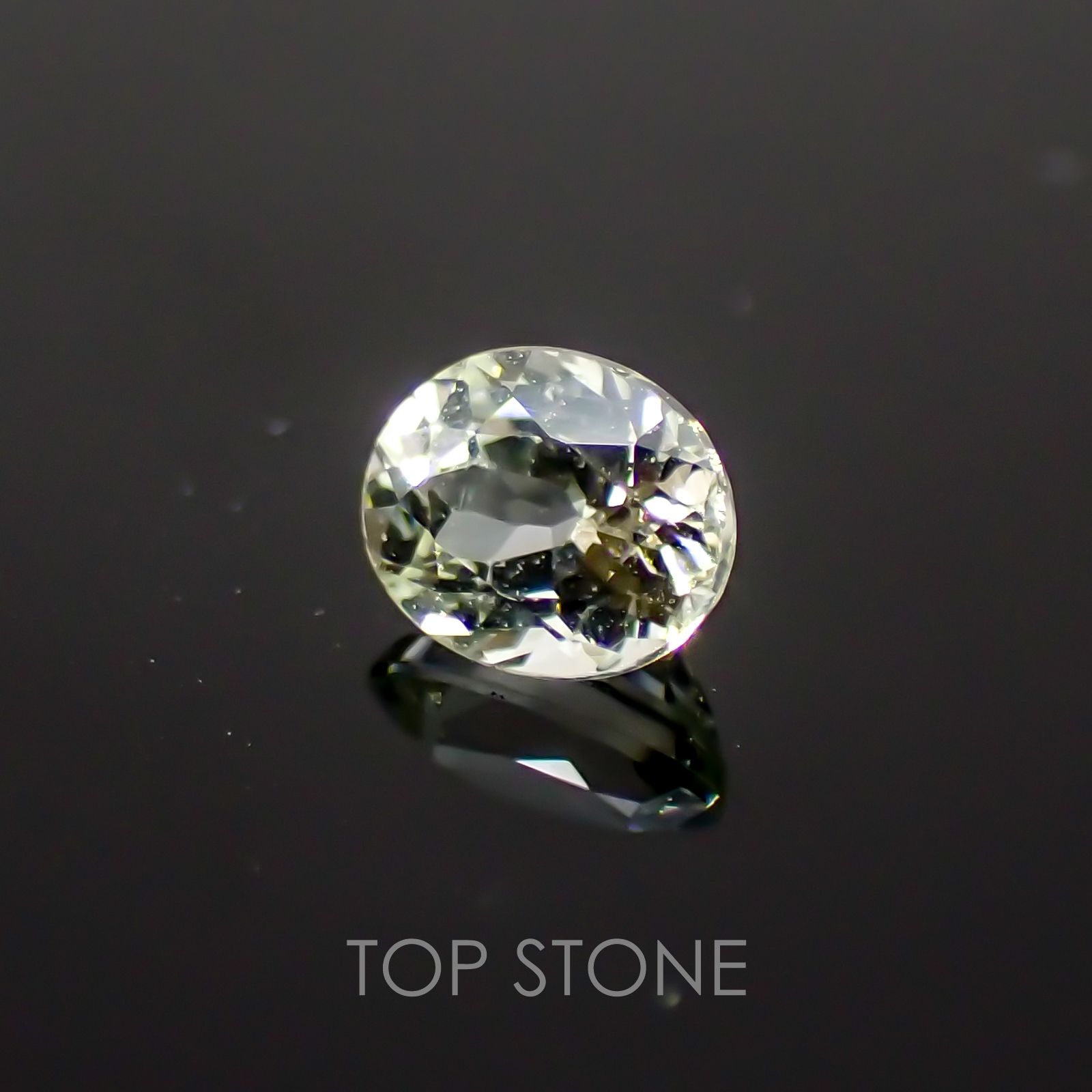 リューコガーネット(宝石名ホワイト グロッシュラー・ガーネット) ビルマ産 0.27ct 識別済[19111481]4×3mm前後