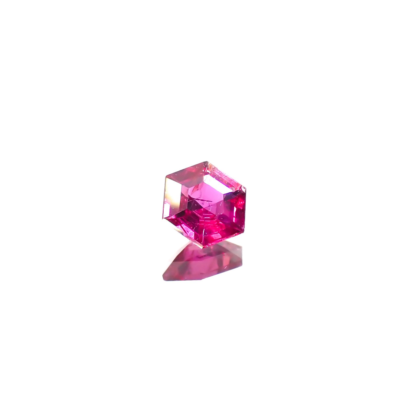 ◇ヘキサゴンカット◇ルビー 非加熱 モザンビーク産 0.20ct[240427108]3.5x3.5mm前後