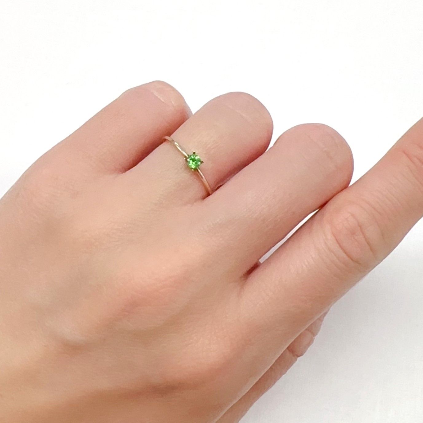 ツァボライト(宝石名グリーン グロッシュラー・ガーネット)タンザニア産 0.16ct 識別済[240226092]3x3mm前後