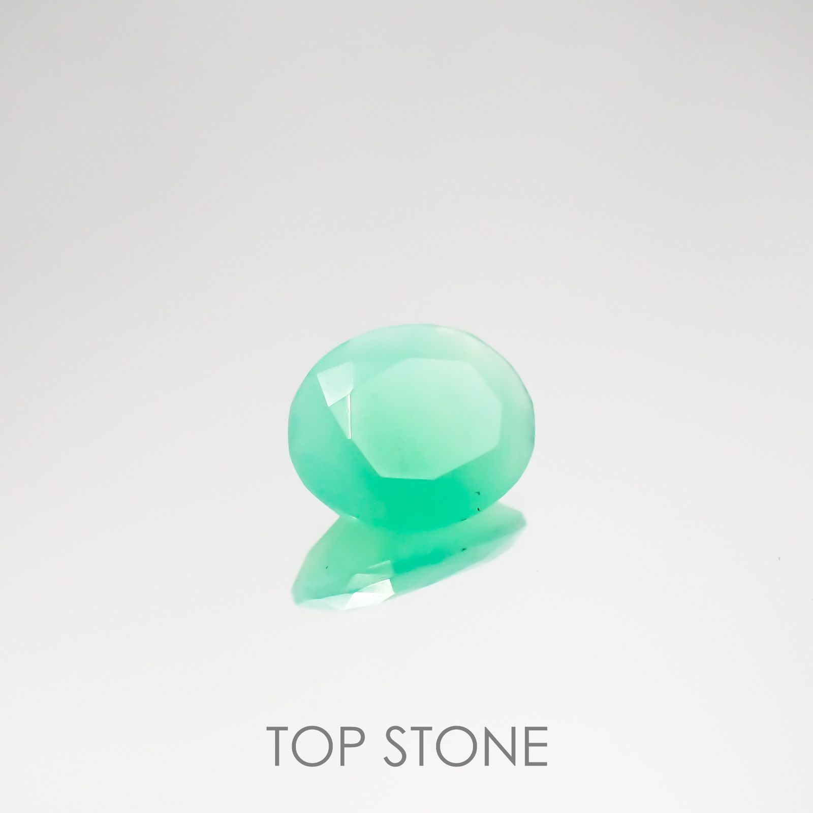 グリーンオパール(宝石名コモンオパール) 南アフリカ産 1.08ct 識別済[210611387]8.9×7.1mm前後